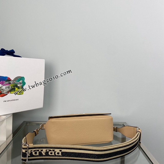 Prada專櫃新款鹿皮紋牛皮肩背女包 1BD314 普拉達雙肩帶全皮翻蓋小挎包 csp1683